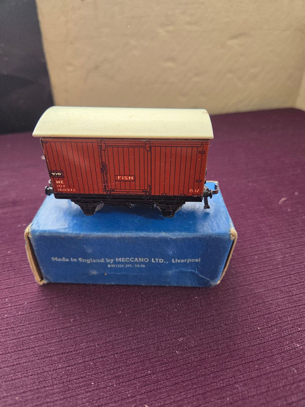 Lot 191 – Hornby-Dublo D1 Fish Van in original box