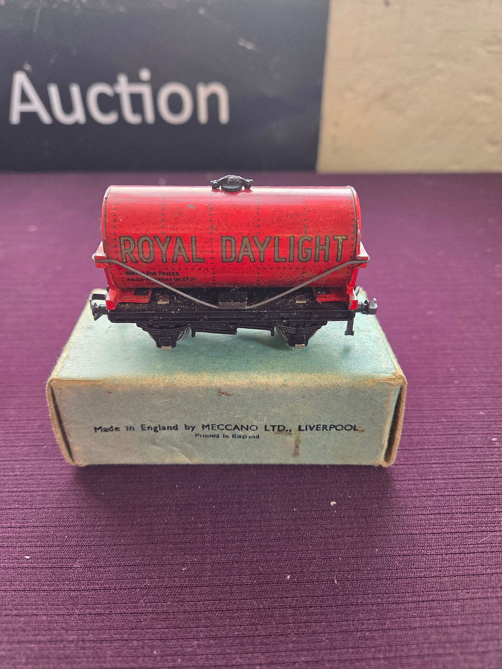 Lot 192 – Hornby-Dublo Oil Tank Royal Daylight Wagon D1 boxed