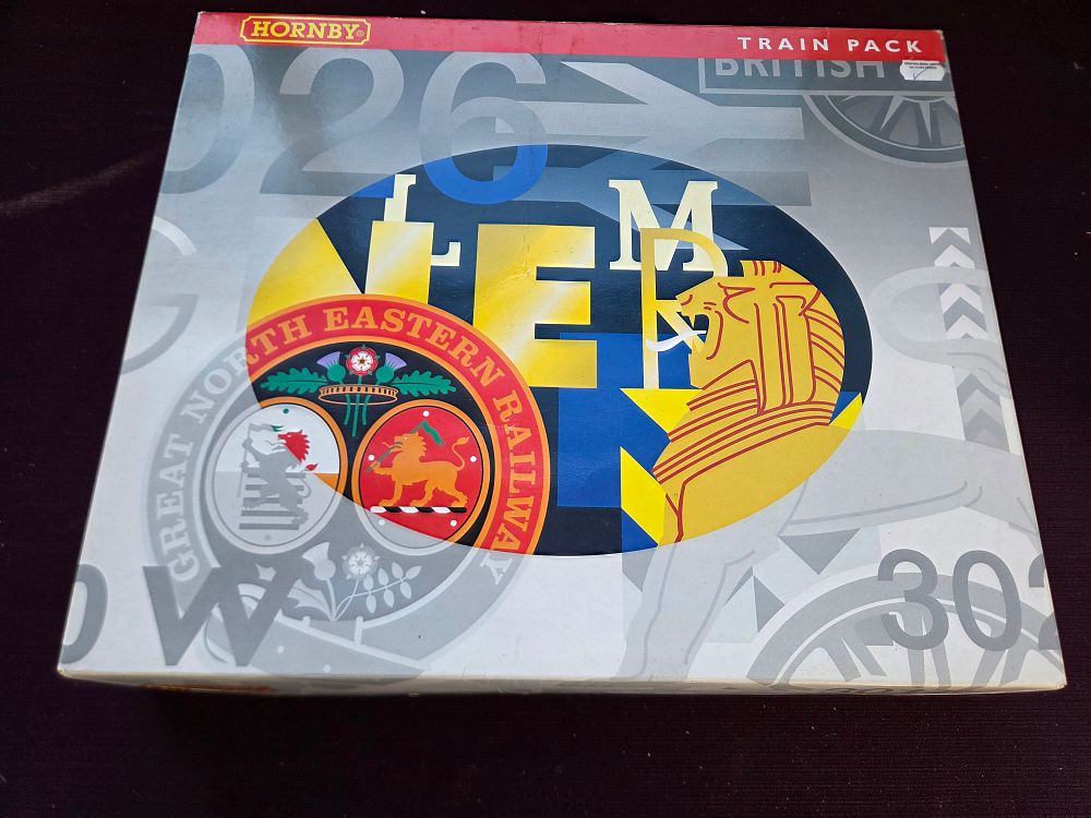 Lot 248 – Hornby R2432 Cathedrals Express Train Pack limited edition