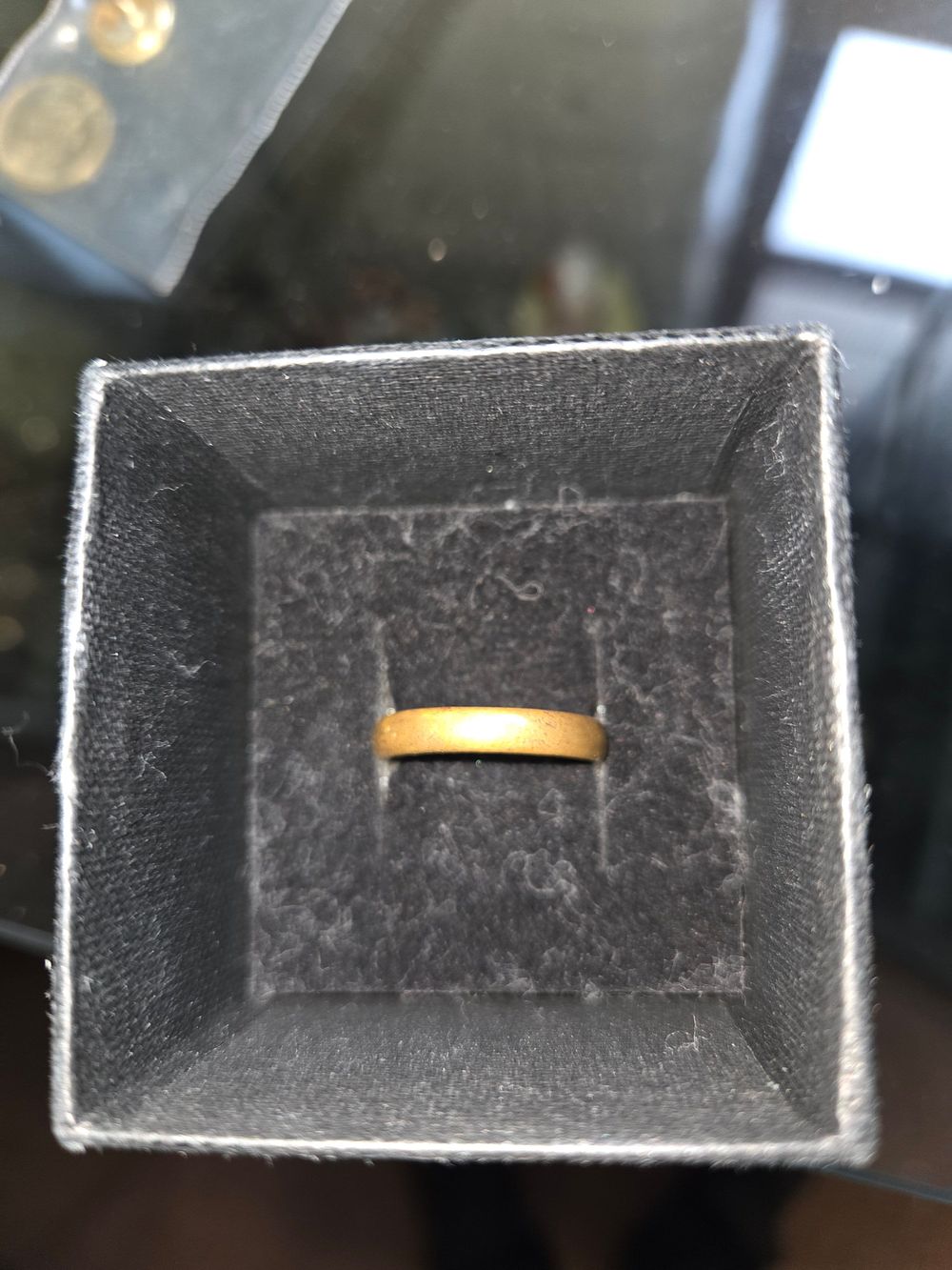 Lot 609 – 18ct Gold Wedding Band 2.49g