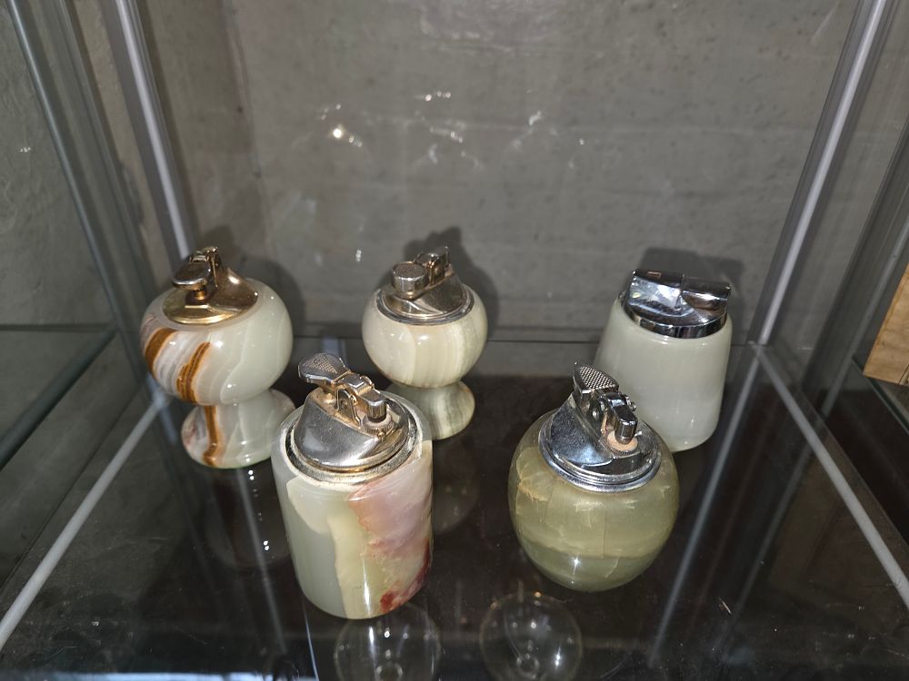 Lot 614 – A Group of Five Vintage Onyx Table Lighters