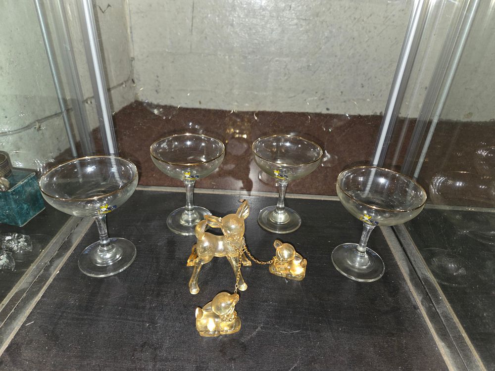Lot 615 – A Set of Four Babycham Glasses and an Amber Glass Fawn Family Figurine