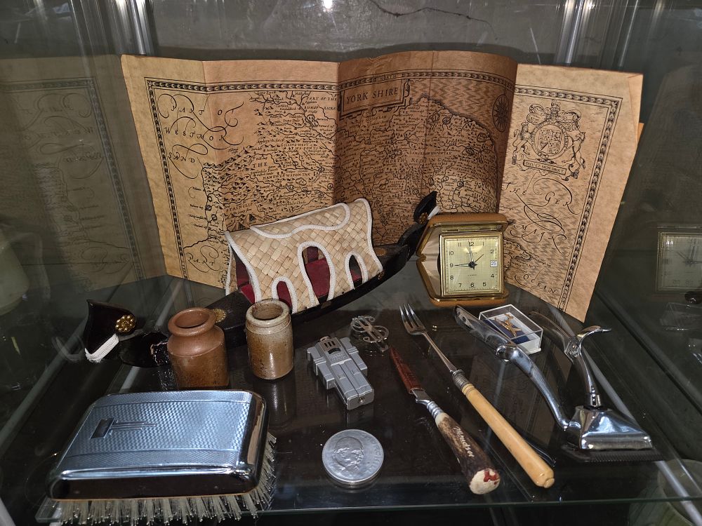 Lot 618 – An Assortment of Vintage Ephemera, Travel Accessories, and Domestic Collectables