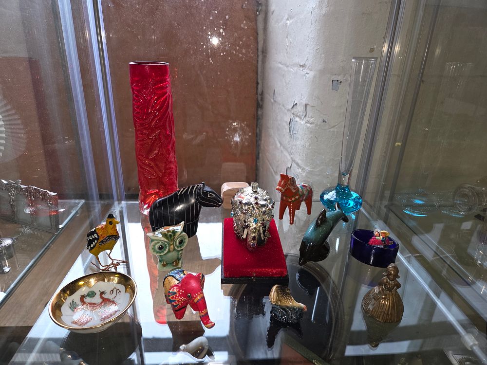 Lot 619 – A Collection of Decorative Glass, Ceramic, and Metalware Miniatures