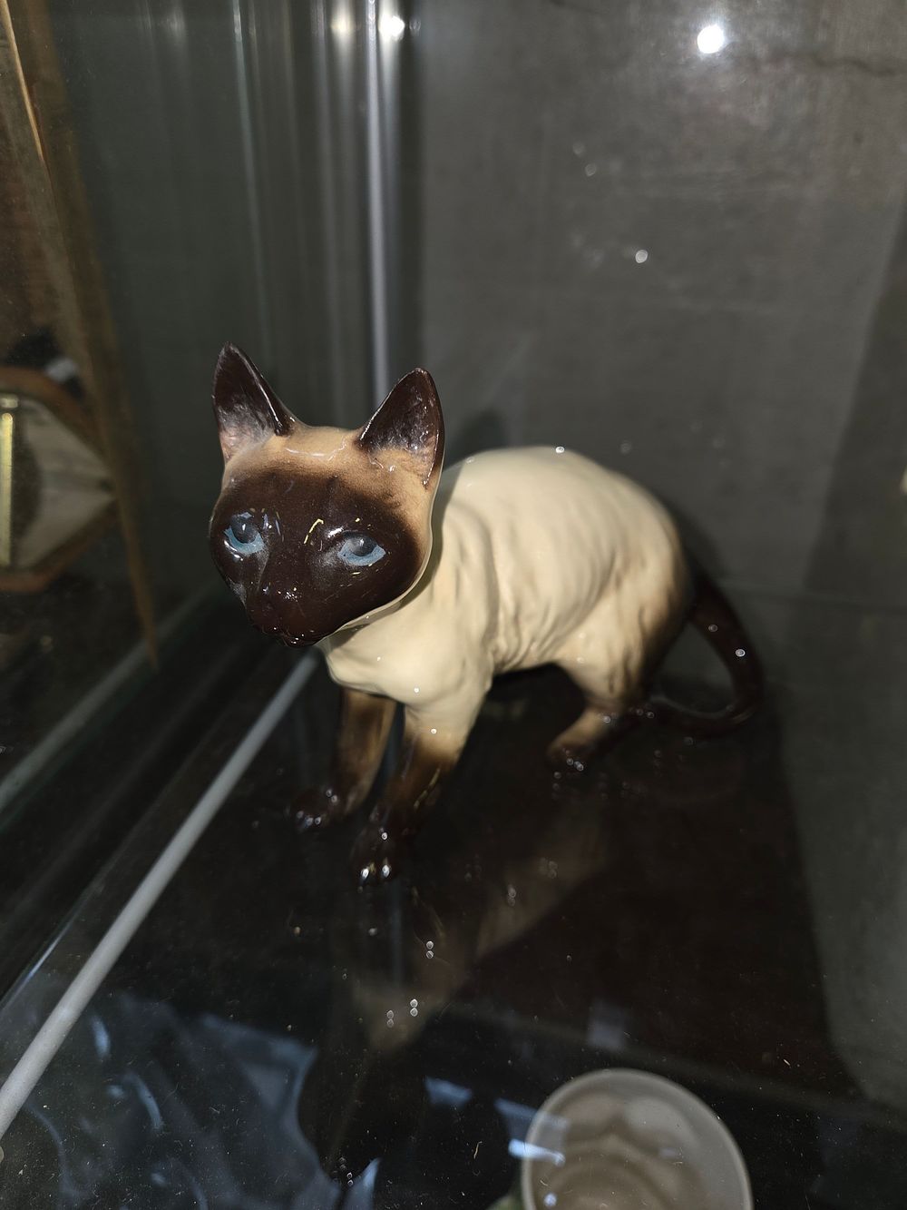 Lot 621 – Coopercraft Siamese Cat Figurine