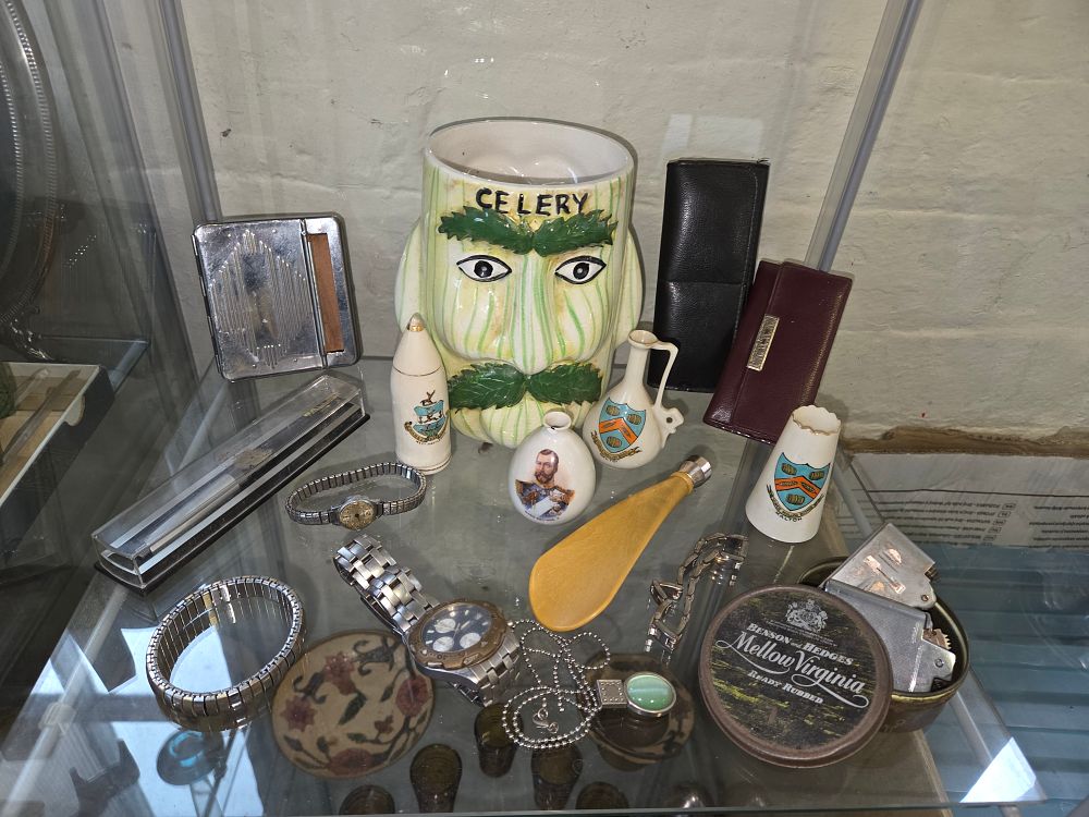 Lot 634 – A Group of Vintage Ceramics, Tobacciana, Wristwatches, and Miscellanea