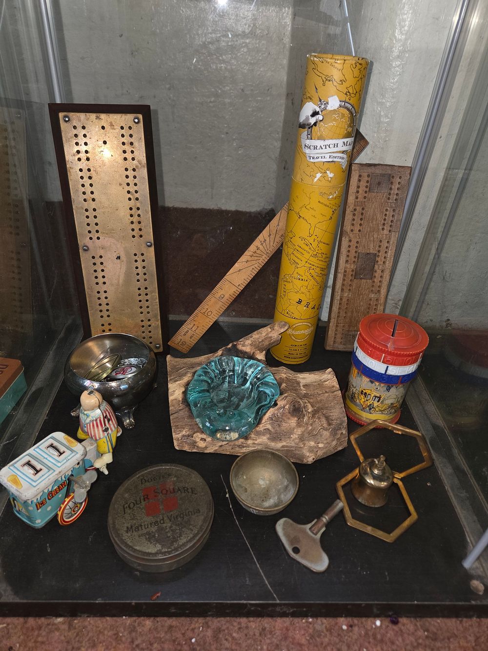 Lot 640 – An Assortment of Vintage Collectables Including Cribbage Boards and Tinplate Toys