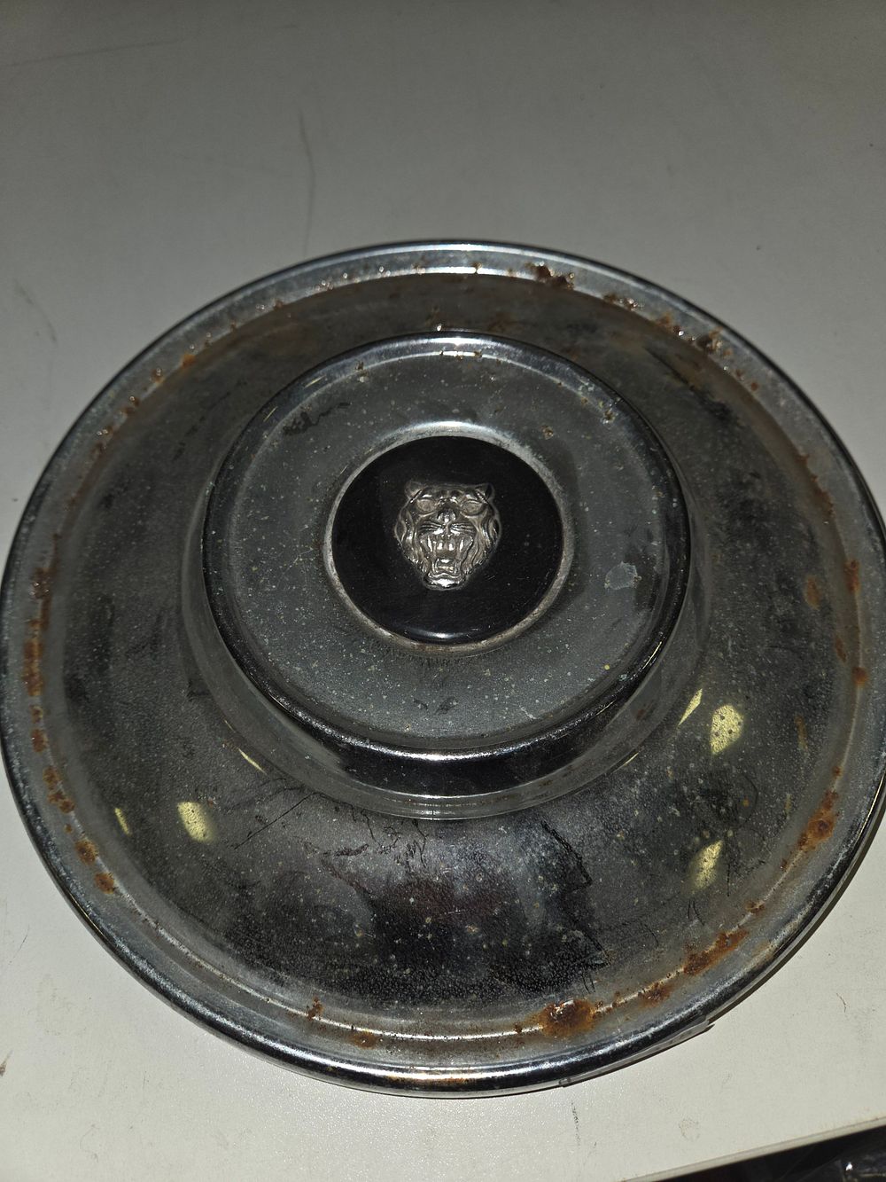 Lot 318 – Jaguar XJ6 Chrome Hubcap used condition