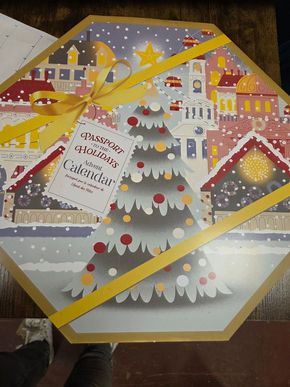 Lot 323 – New Passport To The Holidays Advent Calendar