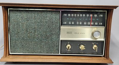 RCA Victor Model RJC47W Walnut Solid State AM/FM Radio. An RCA Victor Model RJC47W Walnut Solid 