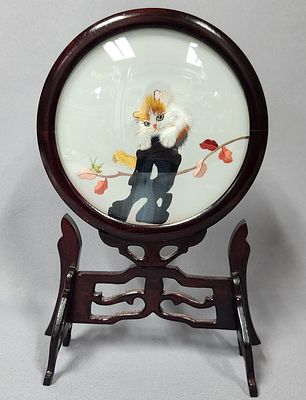 Chinese Double-Sided Suzhou Silk Embroidery Table Screen, depicting a Cat and Grasshopper, on a 