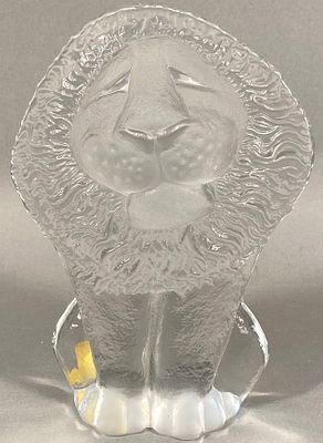 Mats Jonasson Royal Krona Crystal Lion Paperweight. A Mats Jonasson Royal Krona crystal lion 