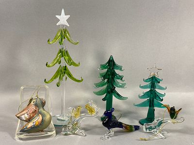 A Collection of Art Glass Christmas Tree and Bird Figurines, and a G. DeBrekht Pelican Ornament. 