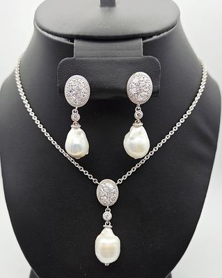 Sterling Silver Judith Ripka Pearl Set. Necklace Measures 18" Necklace Weighs 14.6 Grams 