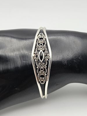 Sterling Black Gemstone Bracelet 7.3 Grams. Bracelet Measures 5" Bracelet Weighs 7.3 Grams