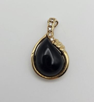 Vintage 14K Gold Black Onyx Pendant 4.3 Grams. Pendant Weighs 4.3 Grams Diamond Diamond Accent
