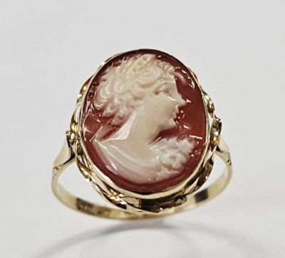 14K Yellow Gold Shell Cameo Ring 2.0 Grams. Ring weighs 2.0 Grams Size 6