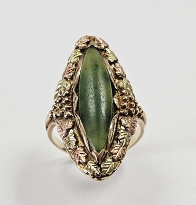 Vintage 10K Black Hills Gold Jade Ring 6.0 Grams. Ring weighs 6.0 Grams Size 6.5