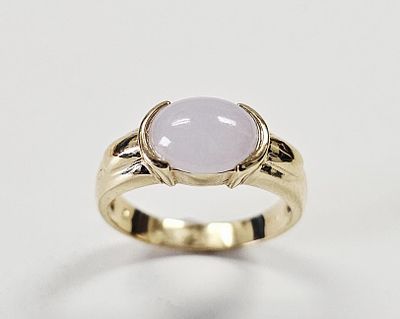 14K Yellow Gold Lavender Jade Ring 3.3 Grams. Ring weighs 3.3 Grams Size 6