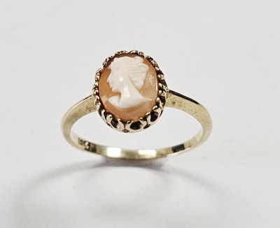 10K Yellow Gold Shell Cameo Ring 1.7 Grams. Ring weighs 1.7 Grams Size 5.5