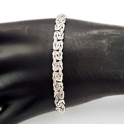 14K White Gold Bracelet 8.1 Grams. This 14K white gold bracelet features a Byzantine link 
