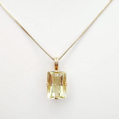14K Gold Lemon Quartz Necklace 4.8 Grams. This contemporary necklace features a emerald-cut 