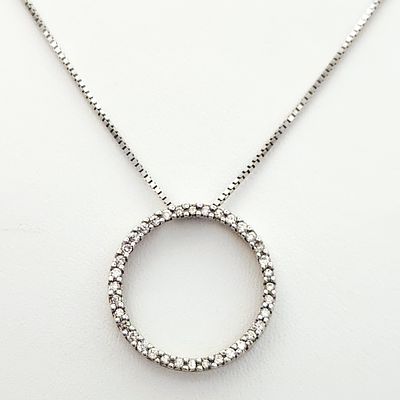 10K Gold Circle Pendant Necklace 5.1 Grams. A 10K white gold necklace featuring a circular 