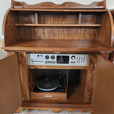 Capehart Model RTD36G7A/1ICA Stereo Console with Collaro Record Changer. A Capehart vintage 