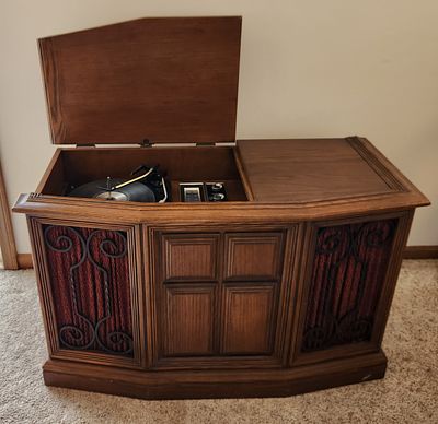 Sylvania GTE Model SC 148A Stereophonic High Fidelity Console. A Sylvania GTE Model SC 148A 