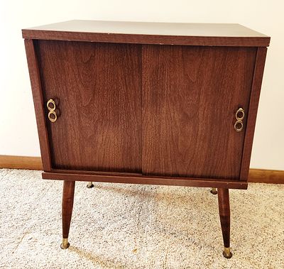 Lu Van Inc. Mid-Century Modern Walnut Veneer Record Cabinet. A mid-century modern record cabinet 