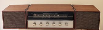 Panasonic RE-777A FM-AM Stereo Receiver and Matching RE-777 Speaker System. A mid-century modern Image - 6