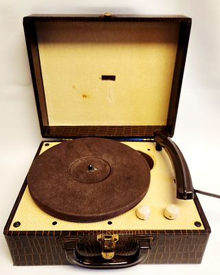 Aldens Portable Record Player Faux Crocodile Case. This Aldens portable record player is housed 