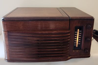 Philco Model 46-1203 Radio-Phonograph Combination Console. A Philco Model 46-1203, Code 125 