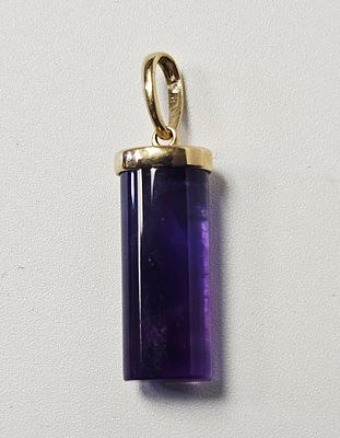 10K Gold & Amethyst Prism Pendant. This jewelry item is a pendant featuring a carved amethyst 