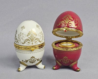 A Pair of Imperial Style Porcelain Egg Trinket Box Clocks. This pair of egg-shaped porcelain 