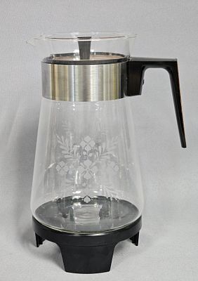 Pyrex Beverage Server Carafe with Matching Warmer Base. This is a vintage Pyrex 10-cup glass 