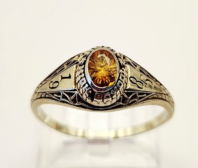 10K White Gold Class Ring 3.9 Grams. 1985 Holt High School class ring is constructed in 10K 
