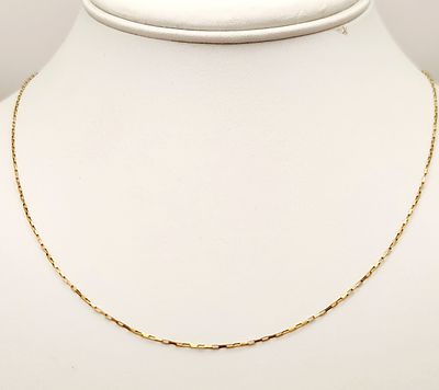 14K Gold Box Link Necklace 1.1 Grams. This necklace is constructed of 14 karat yellow gold in a 