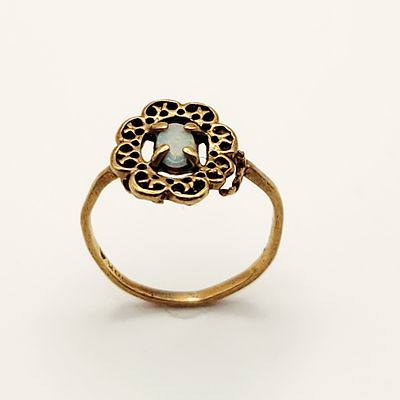 10K Gold Opal Ring 1.3 Grams. This 10 karat yellow gold ring features a central oval cabochon 