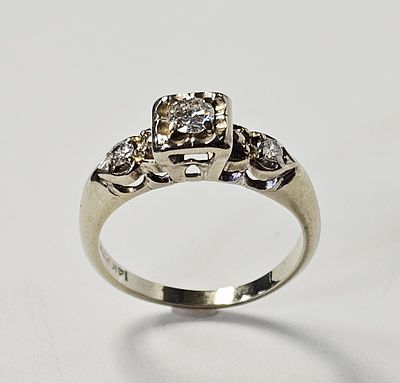 14K White Gold Diamond Engagement Ring 3.8 Grams. This vintage diamond engagement ring is 
