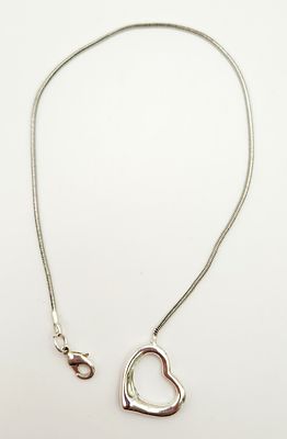 Tiffany Elsa Peretti Sterling Heart Chain 6.2 Grams. This sterling silver chain features an 