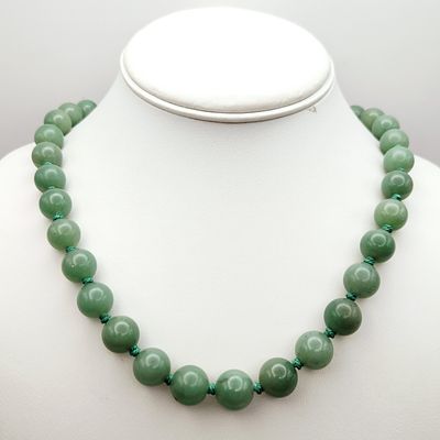 Green Averturine Necklace Vermeil Clasp. A single-strand necklace featuring knotted green 