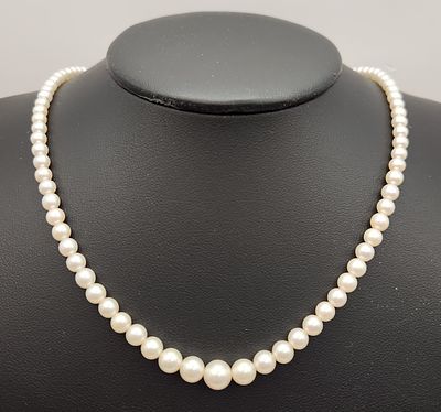 Graduated Pearl Necklace Sterling Clasp. A vintage graduated pearl necklace featuring 