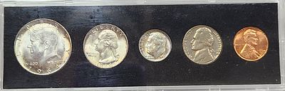 US 1964 Uncirculated Coin Set 21 Grams. A set of United States coins dated 1964, featuring a 