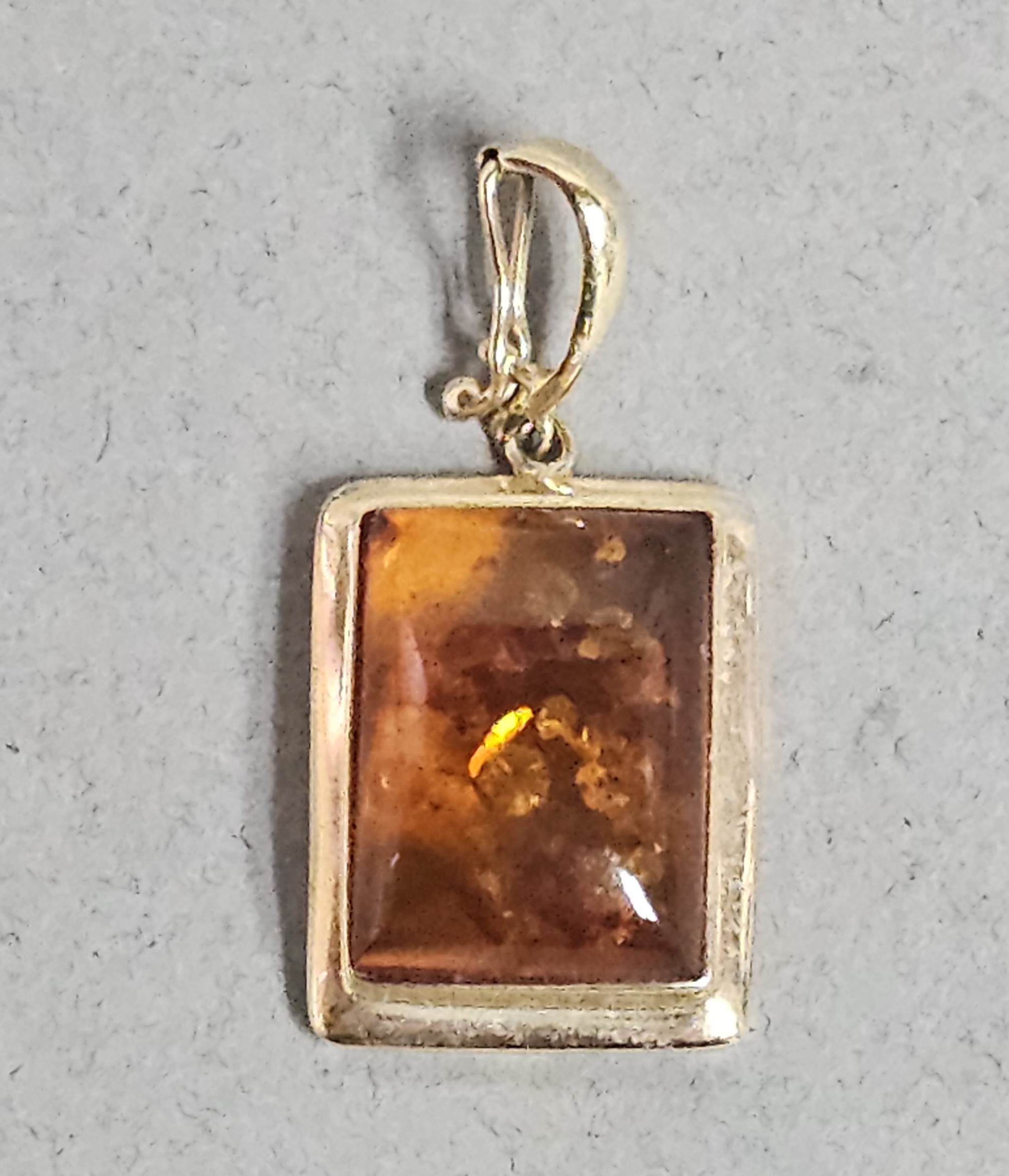 14K Yellow Gold Amber Pendant 1.9 Grams