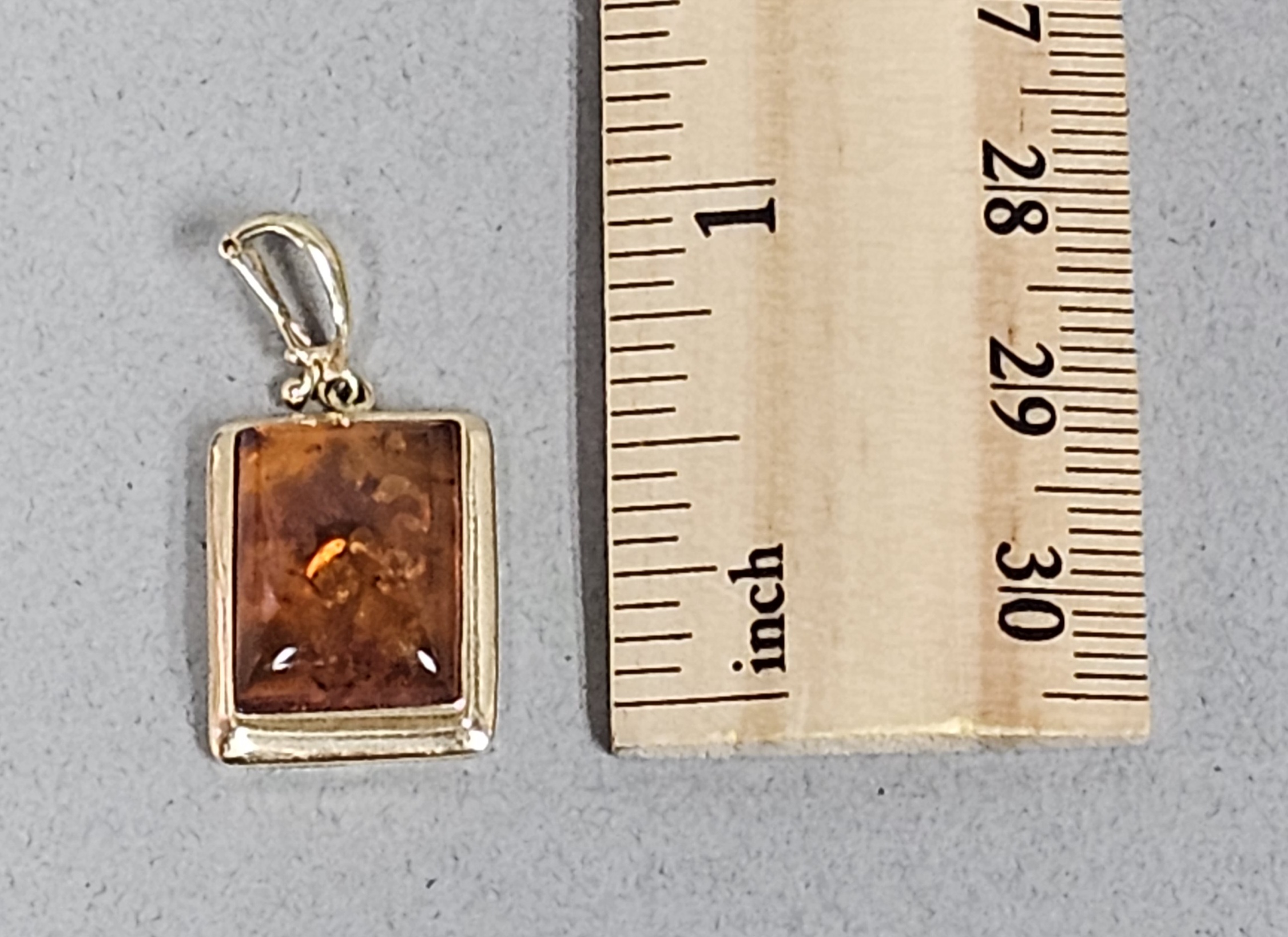 14K Yellow Gold Amber Pendant 1.9 Grams