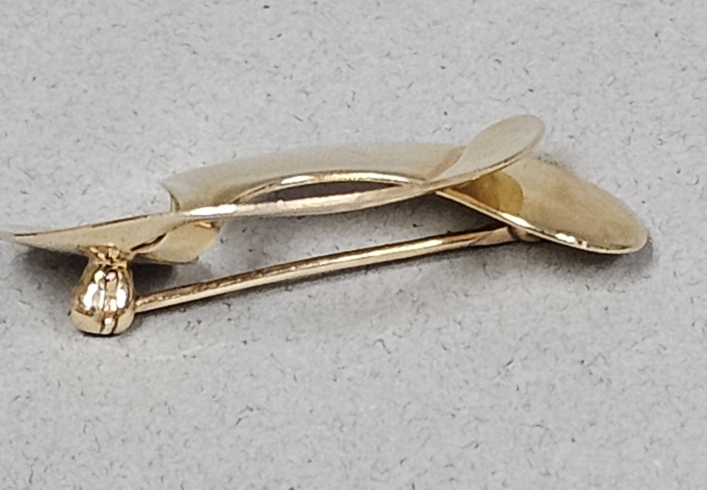 14K Gold Abstract Ribbon Brooch 3.4 Grams