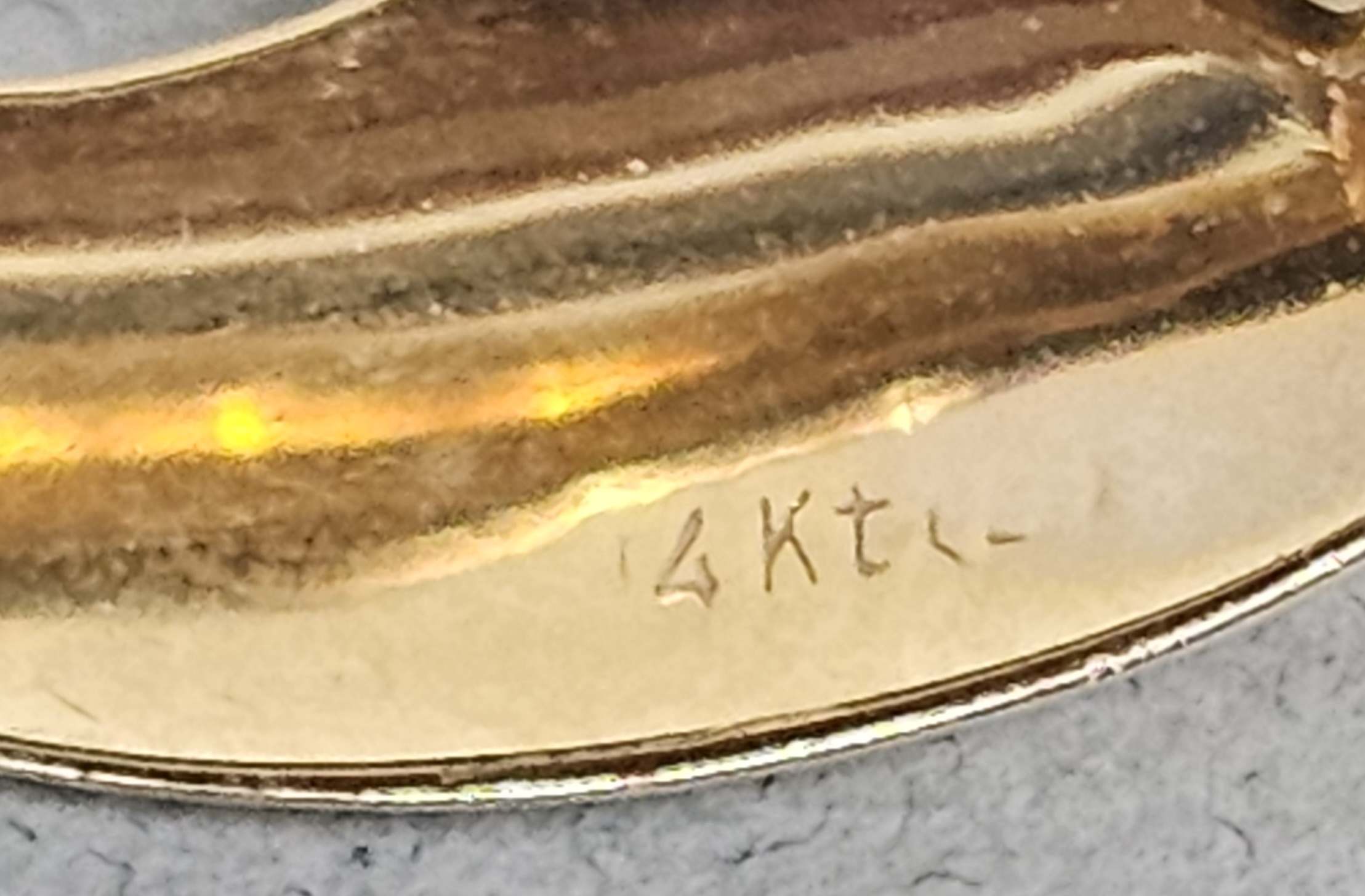 14K Gold Abstract Ribbon Brooch 3.4 Grams