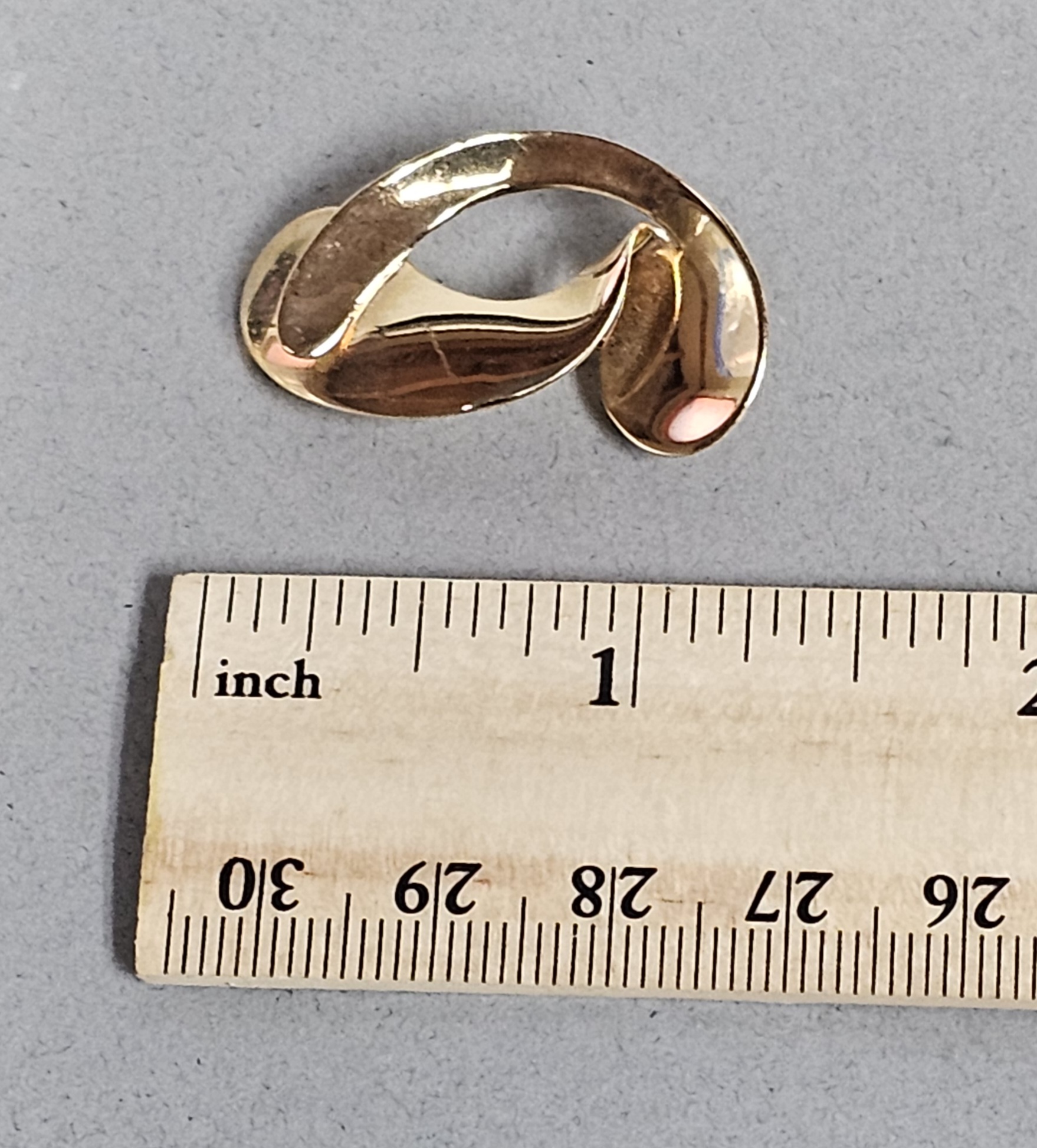 14K Gold Abstract Ribbon Brooch 3.4 Grams