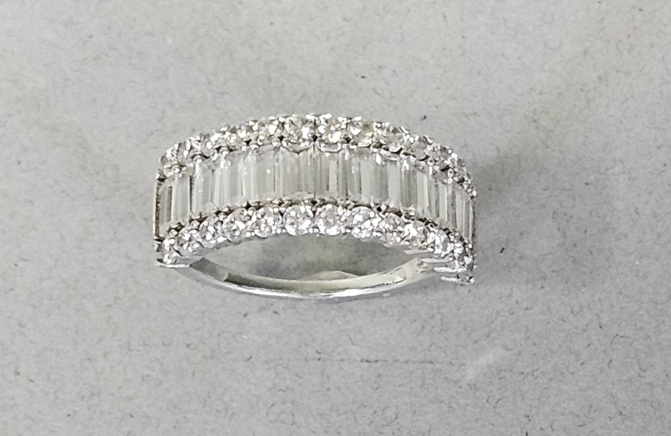 Sterling Colorless Stone Ring 3.3 Grams